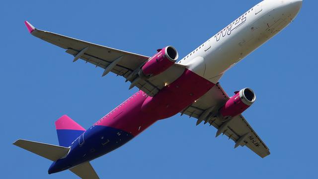 HA-LXM:Airbus A321:Wizz Air